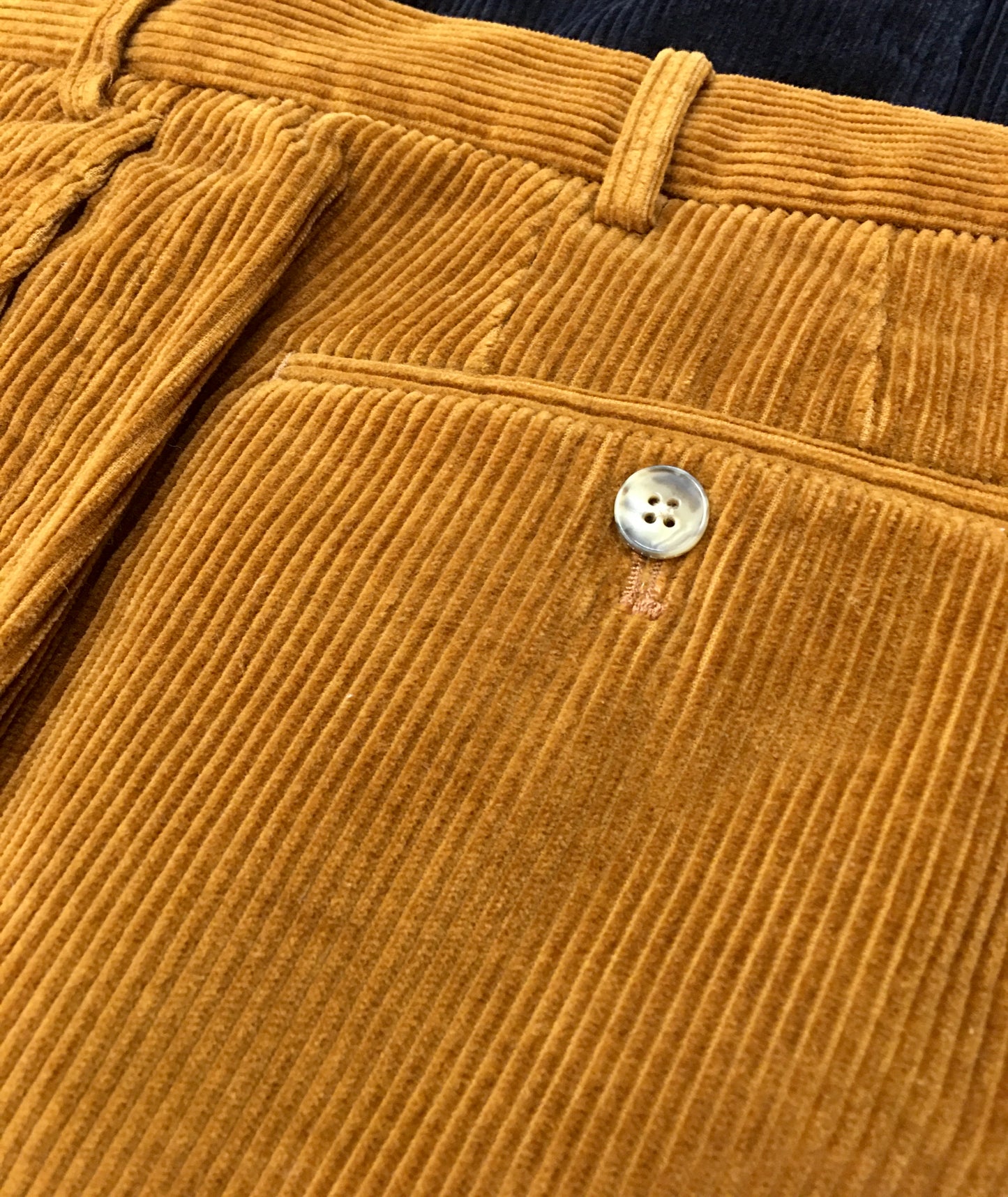 Mooie kwaliteit corduroy broek, klassiek model